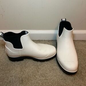 UGG Rainboots